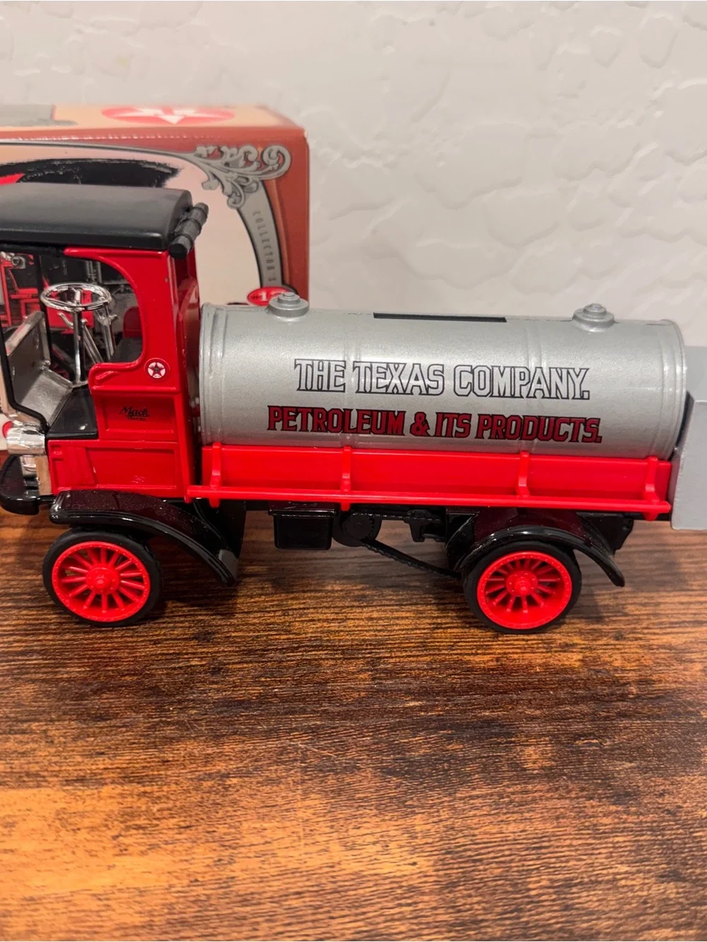 ERTL 1910 Mack Texaco Tanker Locking Coin Bank Die Cast Metal New